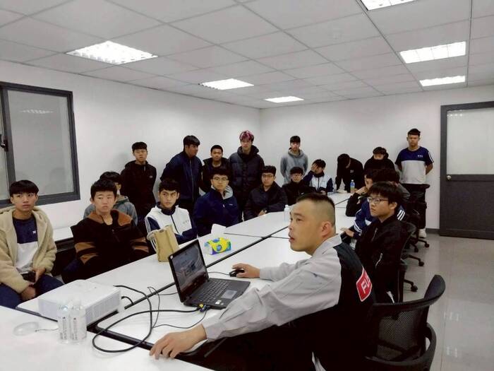 銜接學用落差！汽車科師生直擊 FUSO 與 TOYOTA 職場實境圖片