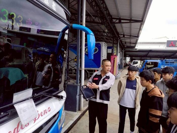 銜接學用落差！汽車科師生直擊 FUSO 與 TOYOTA 職場實境圖片