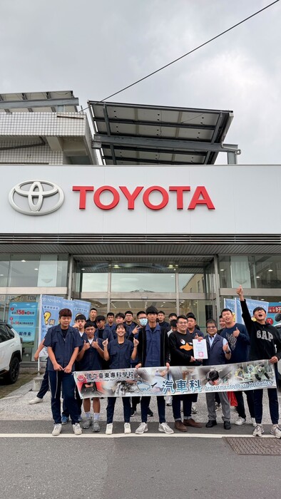 銜接學用落差！汽車科師生直擊 FUSO 與 TOYOTA 職場實境圖片