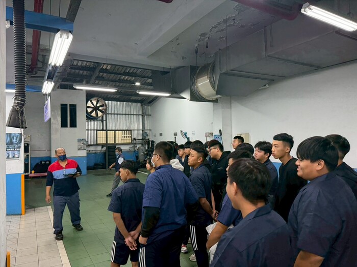 銜接學用落差！汽車科師生直擊 FUSO 與 TOYOTA 職場實境圖片