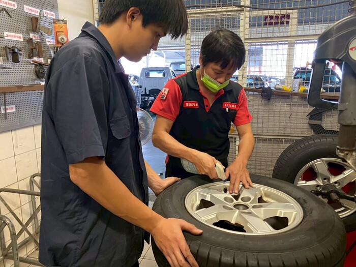 汽車科高二學生完成校外實習，展現職人實作力！圖片
